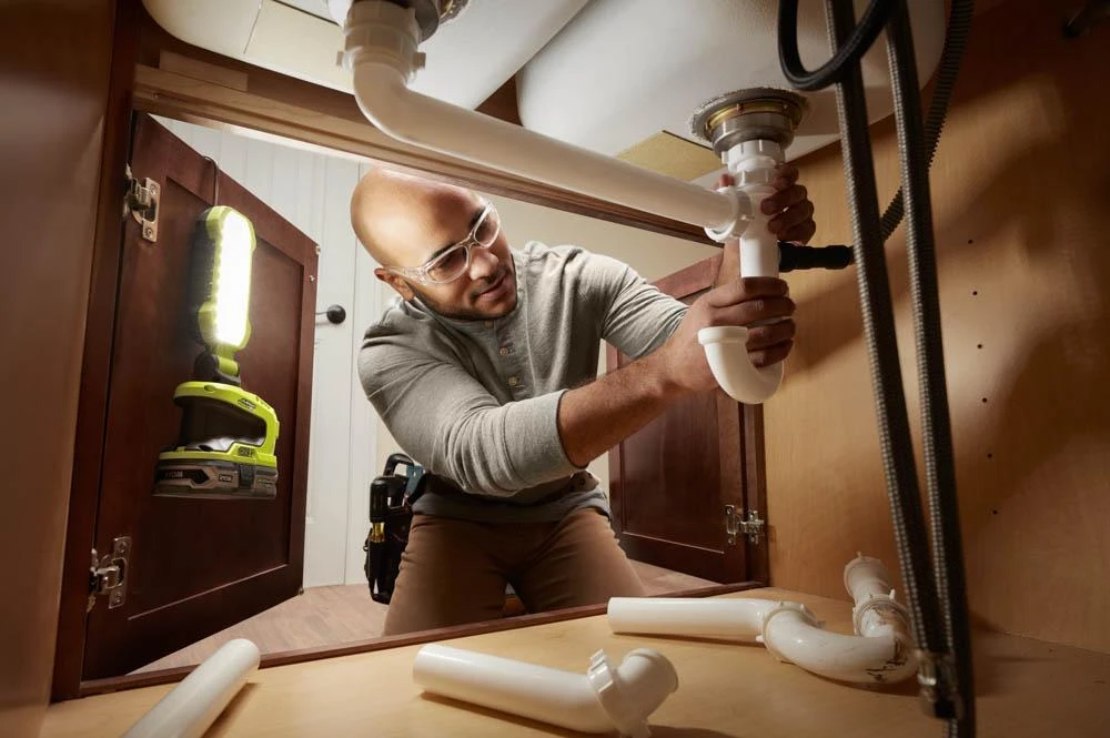 RYOBI 18V ONE+ Hybrid LED Project Light 9 RYOBI 18V ONE+ Hybrid LED Project Light - Image 9