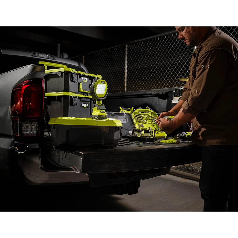 RYOBI 18V ONE+ Cordless LED Clamp Light 3 RYOBI 18V ONE+ Cordless LED Clamp Light - Image 3