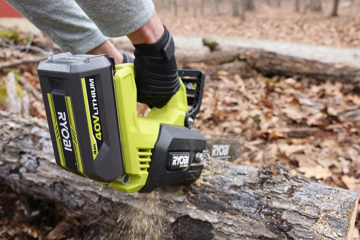 RYOBI 40V HP Brushless 12" Top Handle Chainsaw Kit 4 RYOBI 40V HP Brushless 12" Top Handle Chainsaw Kit - Image 4
